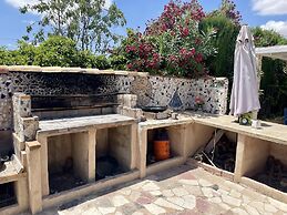 Pinoso/ubeda House With 6 Bedrooms