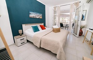 Room-studio With Sea Views and Large Ter