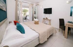 Room-studio With Sea Views and Large Ter