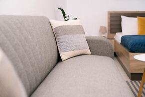 Room-studio With Sea Views and Large Ter