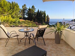 Room-studio With Sea Views and Large Ter