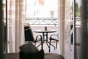 Room-studio With Sea Views and Large Ter