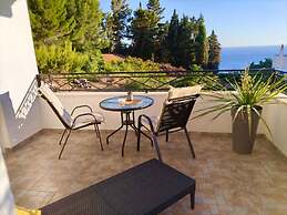 Room-studio With Sea Views and Large Ter