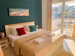 Room-studio With Sea Views and Large Ter