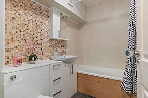 Harbour Reach - Close to Beach Parking