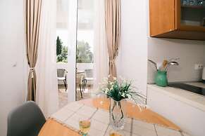 Room-comfort Apartment With Sea View & P