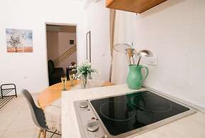 Room-comfort Apartment With Sea View & P
