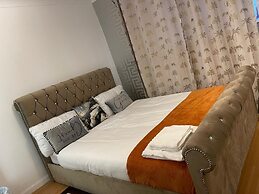 Basildon 3 Bedroom - Free Parking, Private Garden