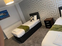Basildon 3 Bedroom - Free Parking, Private Garden