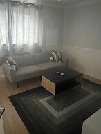 Basildon 3 Bedroom - Free Parking, Private Garden