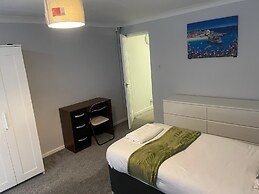 Basildon 3 Bedroom - Free Parking, Private Garden