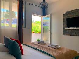 Room-cozy Studio With Terrace- Street vi