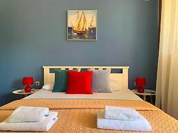 Room-cozy Studio With Terrace- Street vi