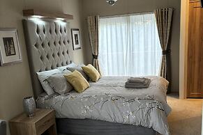 Edinburgh Lodge-sleeps 6-pet Friendly-beach&views