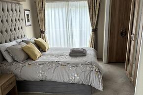 Edinburgh Lodge-sleeps 6-pet Friendly-beach&views