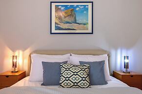 Phaedrus Living Moschato City Flat