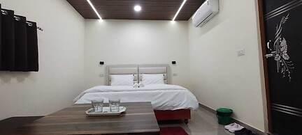 Sunrise Homestay Agra-Rooftop View Taj Mahal