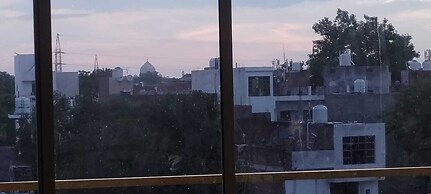 Sunrise Homestay Agra-Rooftop View Taj Mahal