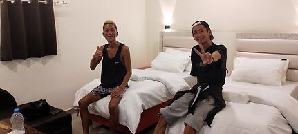 Sunrise Homestay Agra-Rooftop View Taj Mahal