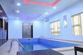 G- throne Hotel and Suites