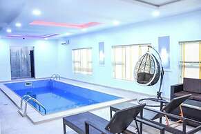 G- throne Hotel and Suites