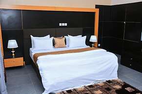 G- throne Hotel and Suites