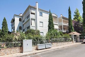 Luxe 3 Bd Penthouse 5 Min from Drosia