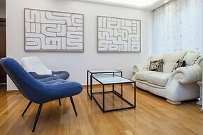 Luxe 3 Bd Penthouse 5 Min from Drosia