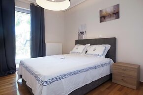 Luxe 3 Bd Penthouse 5 Min from Drosia