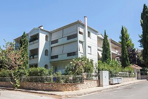 Luxe 3 Bd Penthouse 5 Min from Drosia