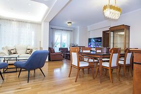 Luxe 3 Bd Penthouse 5 Min from Drosia