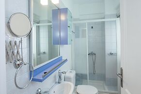 Luxe 3 Bd Penthouse 5 Min from Drosia