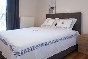 Luxe 3 Bd Penthouse 5 Min from Drosia