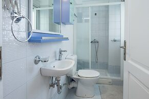 Luxe 3 Bd Penthouse 5 Min from Drosia