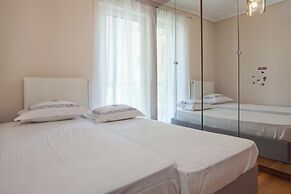 Luxe 3 Bd Penthouse 5 Min from Drosia