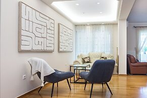 Luxe 3 Bd Penthouse 5 Min from Drosia