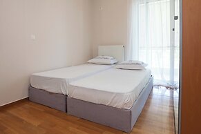 Luxe 3 Bd Penthouse 5 Min from Drosia