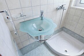 Luxe 3 Bd Penthouse 5 Min from Drosia