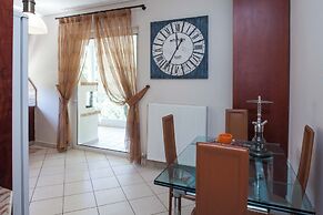 Luxe 3 Bd Penthouse 5 Min from Drosia