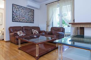 Luxe 3 Bd Penthouse 5 Min from Drosia