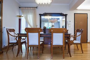 Luxe 3 Bd Penthouse 5 Min from Drosia