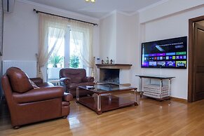 Luxe 3 Bd Penthouse 5 Min from Drosia