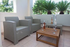 Luxe 3 Bd Penthouse 5 Min from Drosia