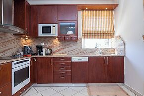 Luxe 3 Bd Penthouse 5 Min from Drosia