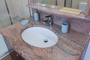 Luxe 3 Bd Penthouse 5 Min from Drosia