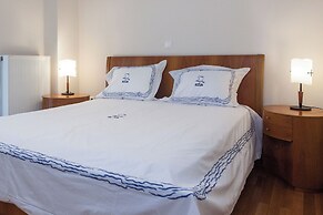 Luxe 3 Bd Penthouse 5 Min from Drosia