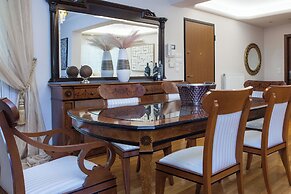 Luxe 3 Bd Penthouse 5 Min from Drosia