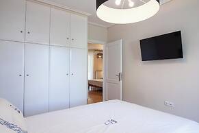 Luxe 3 Bd Penthouse 5 Min from Drosia