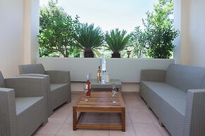 Luxe 3 Bd Penthouse 5 Min from Drosia