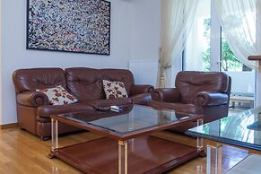 Luxe 3 Bd Penthouse 5 Min from Drosia